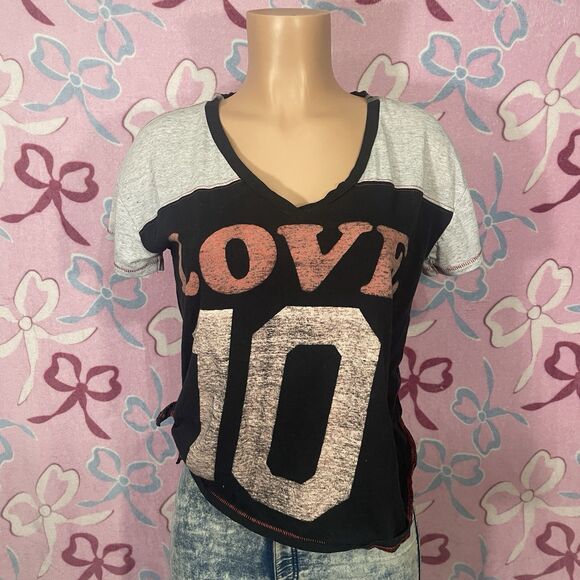 Y2k Derek Heart V-Neck Short Sleeve Side Knot T-Shirt Size Medium - Picture 1 of 8